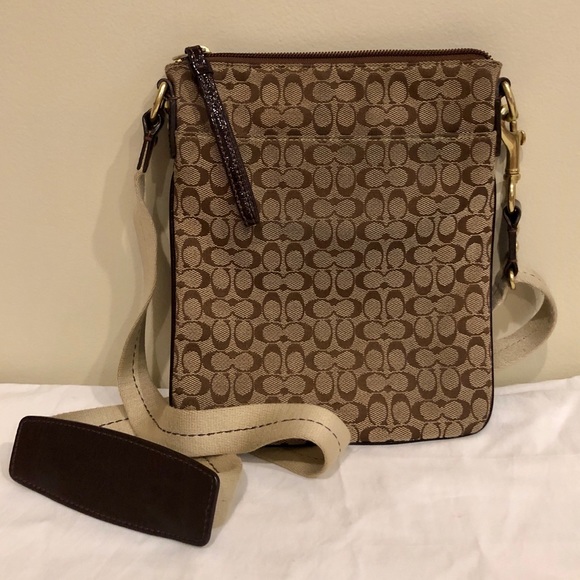 Coach Legacy Signature Swingpack - Picture 5 of 5